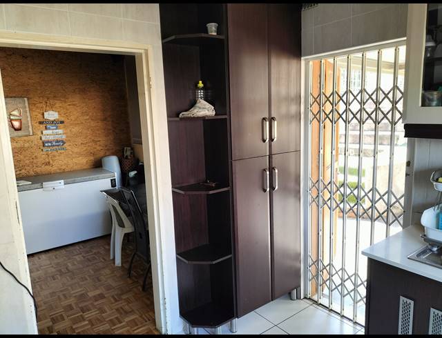 3 BEDROOM FREESTANDING FOR SALE IN BISLEY